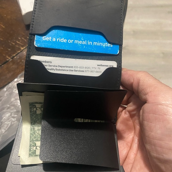 RFID Blocking Card Wallet with Pop-up Trigger - Picture 3 of 4